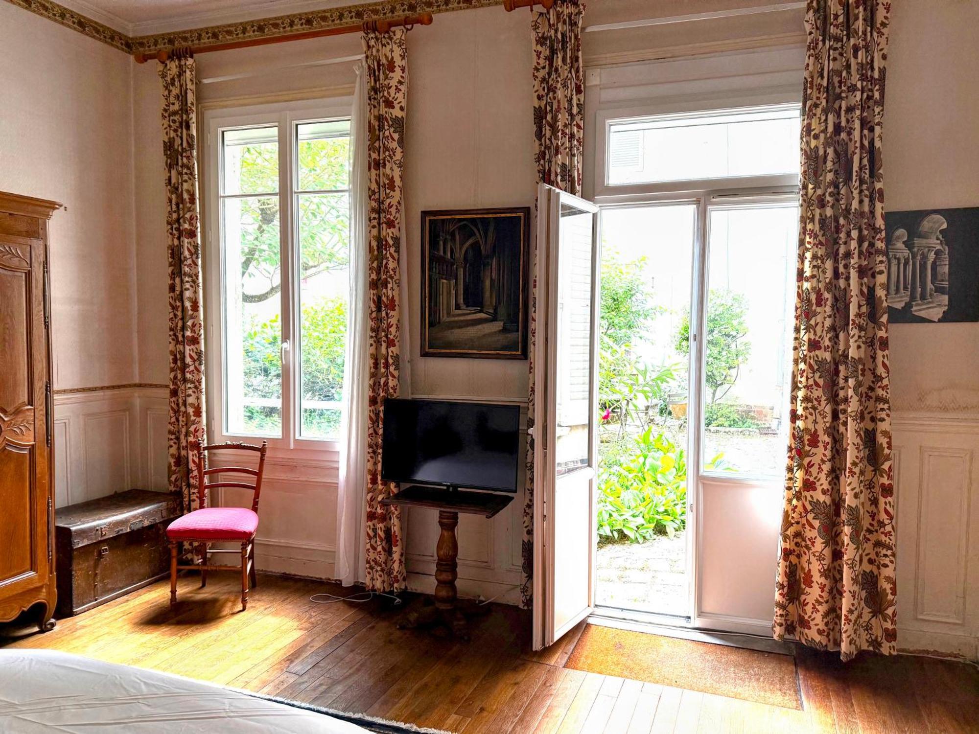 Jardinet Du Cloitre Couette-café Chartres